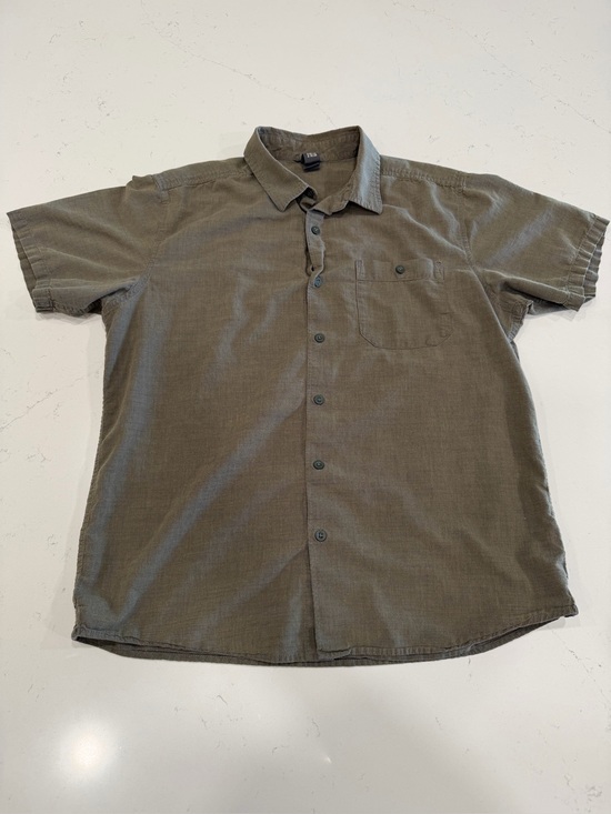 Mountain Hardwear Other - Mountain Hardwear Men's Short-Sleeve Button-Down Shirt in Olive - Medium